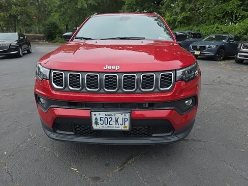 Used 2025 Jeep Compass Latitude AWD/4WD image 2