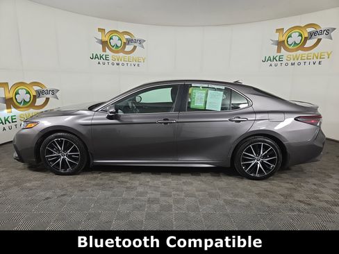 Used 2024 Toyota Camry SE image 4