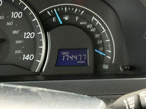 Used 2012 Toyota Camry LE FWD image 25