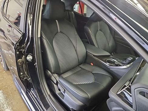 Used 2023 Toyota Camry SE image 33