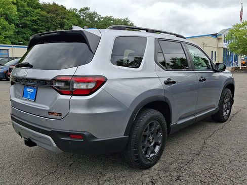 Used 2024 Honda Pilot TrailSport image 4