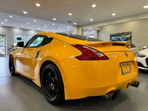 Used 2017 Nissan 370Z Coupe RWD image 5