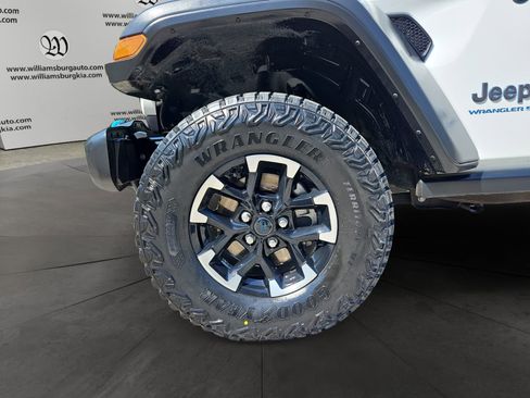 Used 2024 Jeep Wrangler Unlimited Rubicon 4xe image 14