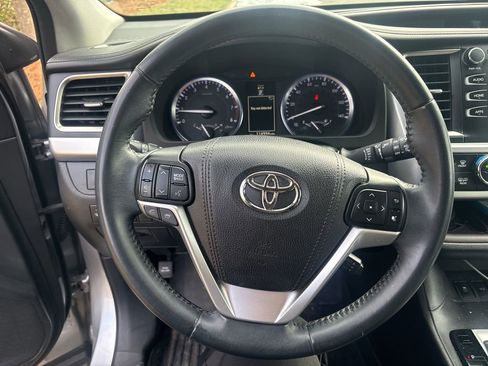Used 2016 Toyota Highlander XLE image 7