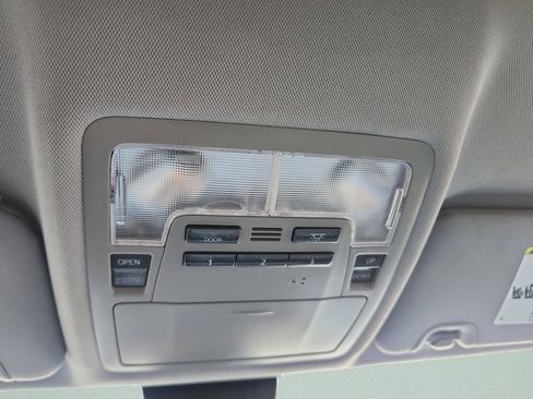 Used 2019 Toyota Highlander XLE AWD/4WD image 15