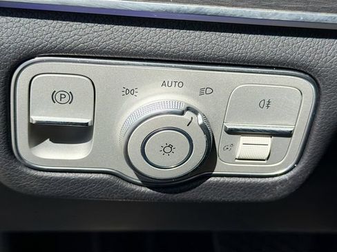 Used 2025 Mercedes-Benz GLS 450 4MATIC image 40