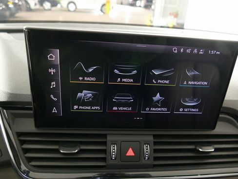 Used 2023 Audi Q5 2.0T Premium w/ Convenience Package image 19