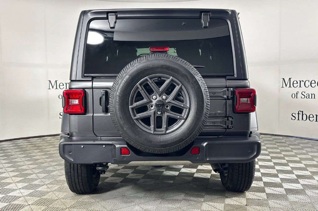 Used 2026 Jeep Wrangler Sport AWD/4WD image 5