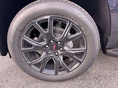 New 2026 GMC Yukon Elevation image 12