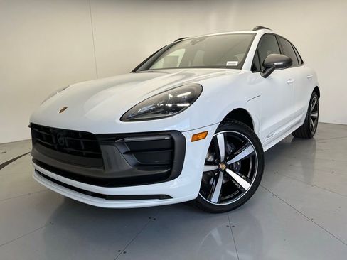Certified 2025 Porsche Macan Turbo image 1