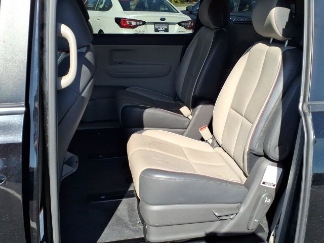 Used 2017 Kia Sedona LX w/ LX Essentials Premium Package FWD image 13