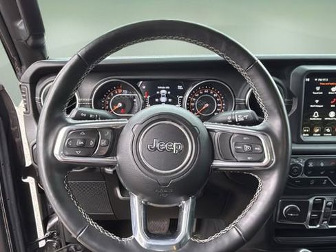 Used 2023 Jeep Gladiator Overland w/ Popular Equipment Package image 10