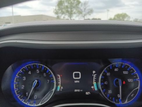 Used 2025 Chrysler Pacifica Select FWD image 5
