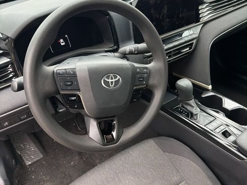 Used 2025 Toyota Camry LE image 7