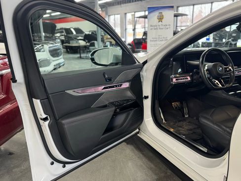 Used 2024 BMW 740i image 13