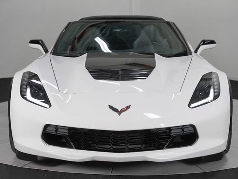 Used 2017 Chevrolet Corvette Z06 w/ Chrome Badge Package RWD image 9