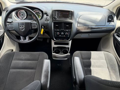 Used 2019 Dodge Grand Caravan SE FWD image 11