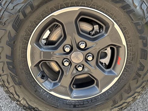 Used 2023 Jeep Gladiator Rubicon AWD/4WD image 46