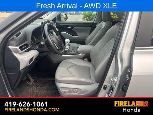 Used 2024 Toyota Highlander XLE AWD/4WD image 16