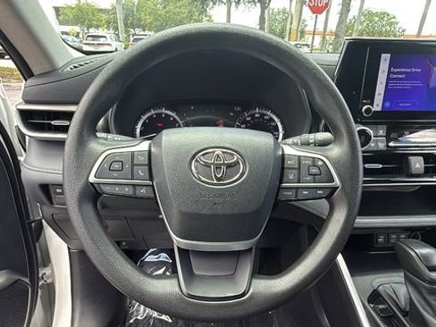 Used 2023 Toyota Highlander L FWD image 20