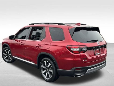Used 2023 Honda Pilot Touring image 5