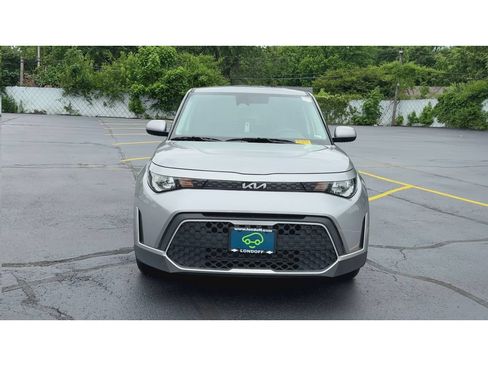 Used 2025 Kia Soul LX w/ LX Technology Package FWD image 3