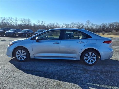 Used 2022 Toyota Corolla LE image 29