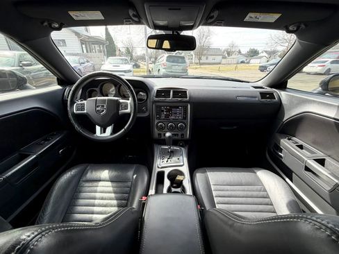 Used 2013 Dodge Challenger R/T image 2