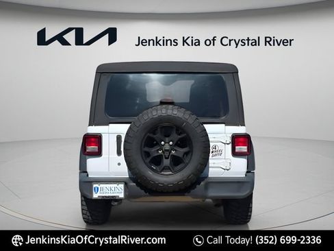 Used 2022 Jeep Wrangler Sport AWD/4WD image 7