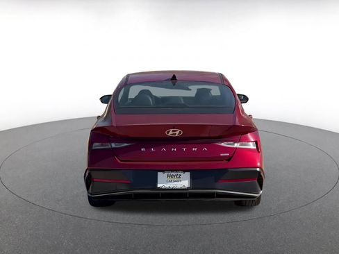 Used 2025 Hyundai Elantra Limited image 11