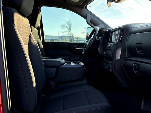 Used 2024 Chevrolet Silverado 2500 Custom w/ Custom Value Package image 8