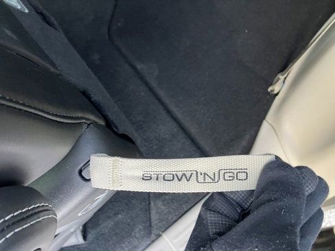 Used 2024 Chrysler Pacifica Touring-L image 18