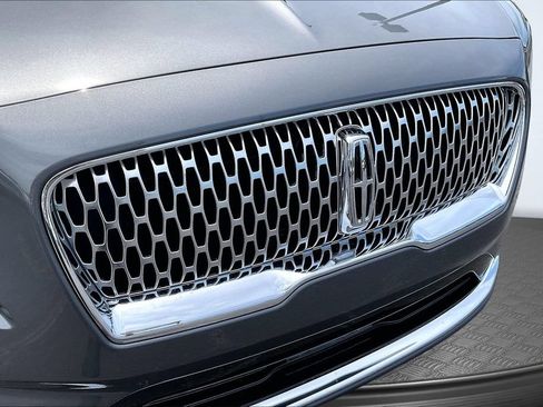 Certified 2022 Lincoln Nautilus Reserve FWD image 33