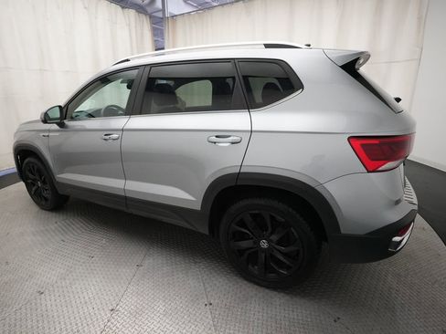 Used 2023 Volkswagen Taos SE w/ Panoramic Sunroof Package FWD image 32