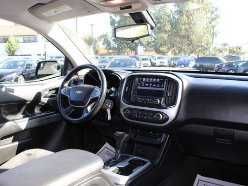 Used 2015 Chevrolet Colorado LT w/ LT Convenience Package RWD image 18
