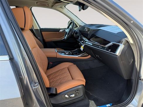 New 2026 BMW X7 xDrive40i w/ Premium Package image 15