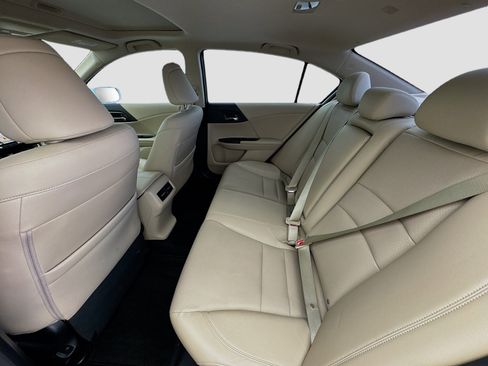 Used 2017 Honda Accord Touring image 16