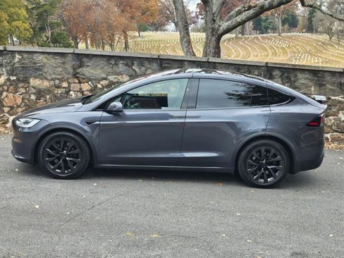 Used 2022 Tesla Model X image 10