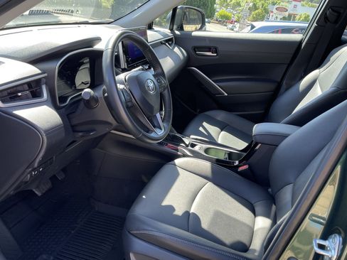 Certified 2025 Toyota Corolla Cross XLE FWD image 9