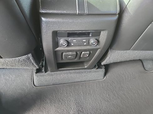 Used 2023 Chevrolet Traverse Premier image 25