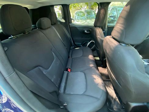 Used 2016 Jeep Renegade Latitude FWD image 29