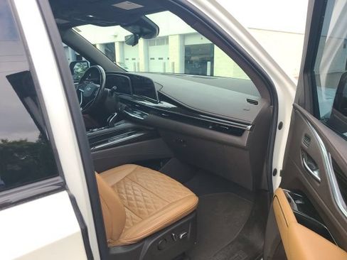 Used 2022 Cadillac Escalade ESV Sport w/ Touring Package AWD/4WD image 9