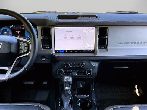 Used 2025 Ford Bronco Outer Banks AWD/4WD image 12