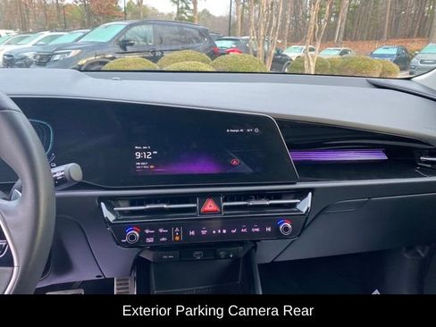 Used 2023 Kia Niro EX Touring image 11