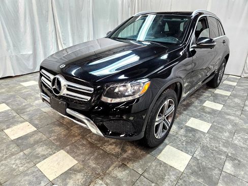 Used 2019 Mercedes-Benz GLC 300 4MATIC image 2