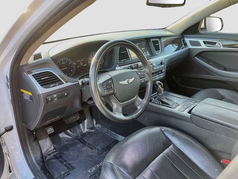 Used 2015 Hyundai Genesis 3.8 RWD image 9