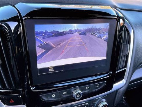 Used 2023 Chevrolet Traverse LT image 11