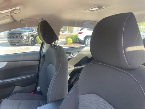 Used 2023 Kia Forte LXS w/ LXS Technology Package image 11