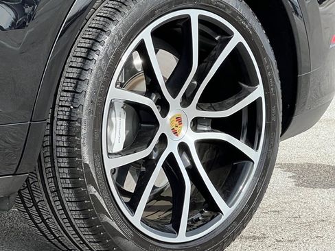 Used 2021 Porsche Cayenne Turbo image 16