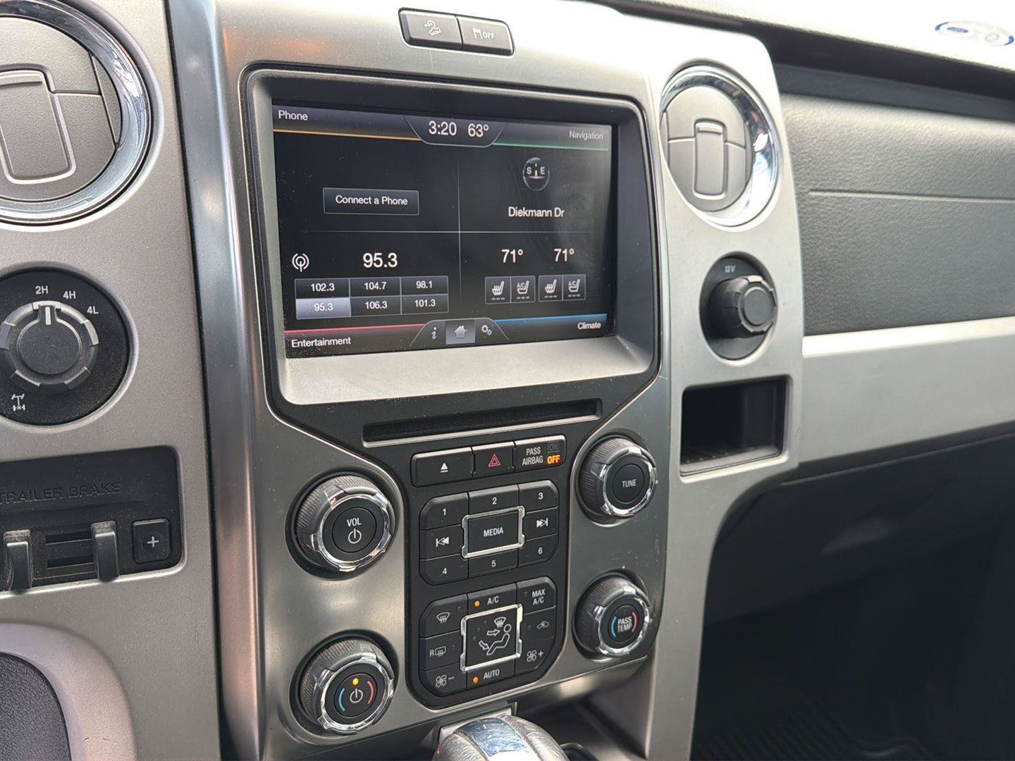 Used 2014 Ford F150 FX4 w/ Equipment Group 402A Luxury AWD/4WD image 17